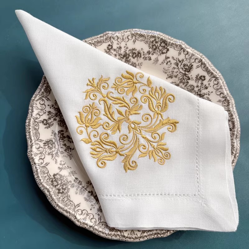 Monogrammed Handkerchief - Вышитые вручную салфетки с цветочным узором