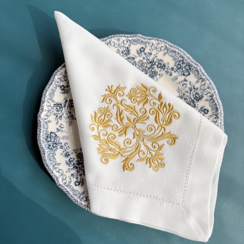 Вышитые вручную салфетки с цве – обзор и цена Monogrammed Handkerchief