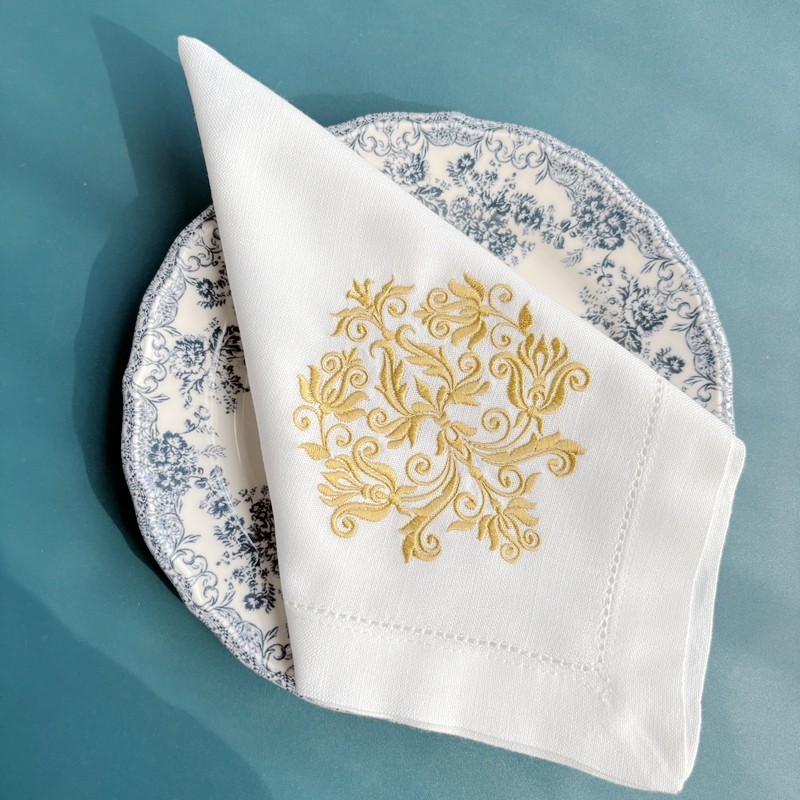 Вышитые вручную салфетки с цве – обзор и цена Monogrammed Handkerchief