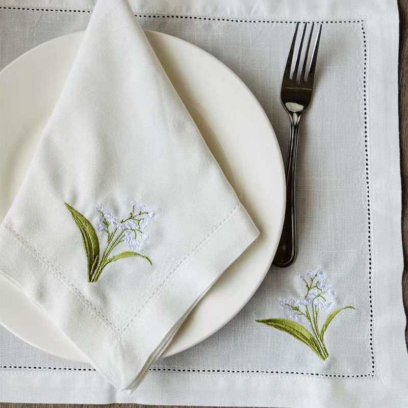 Вышитые салфетки, подставки по – обзор и цена Monogrammed Handkerchief